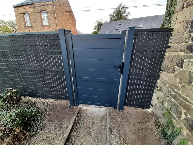 Portail aluminium coulissant — finition et détail